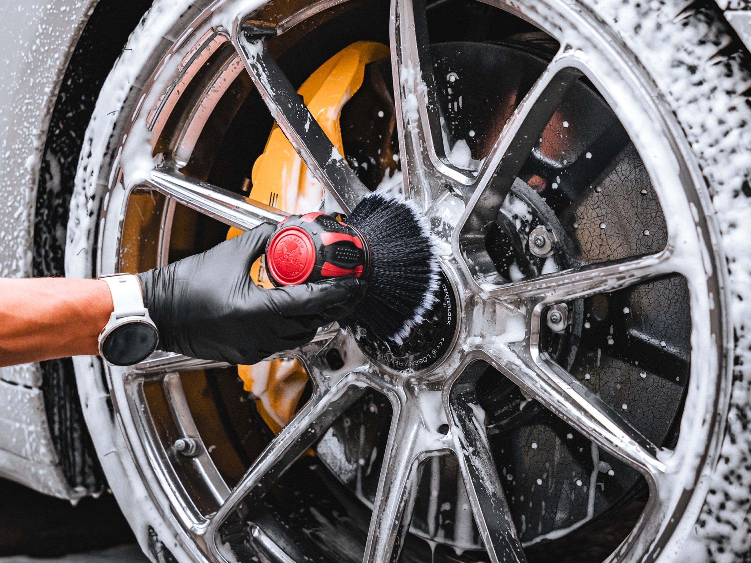 How to Pick the Right Wheel Cleaning Brush