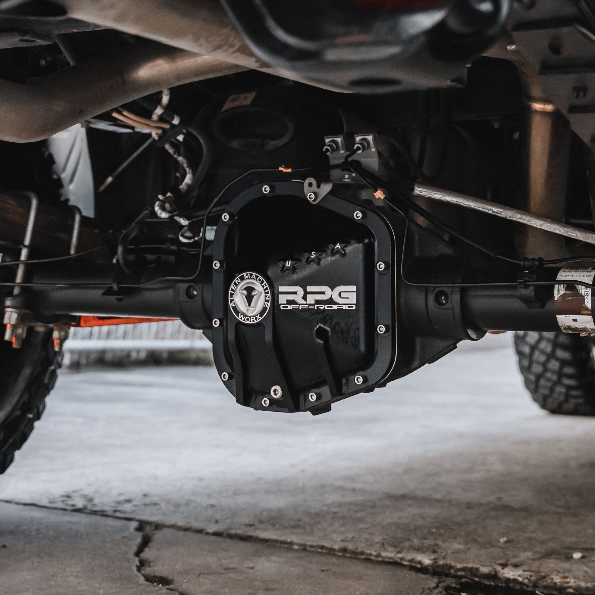 Classy Chassis - 16oz w/ Black Sprayer